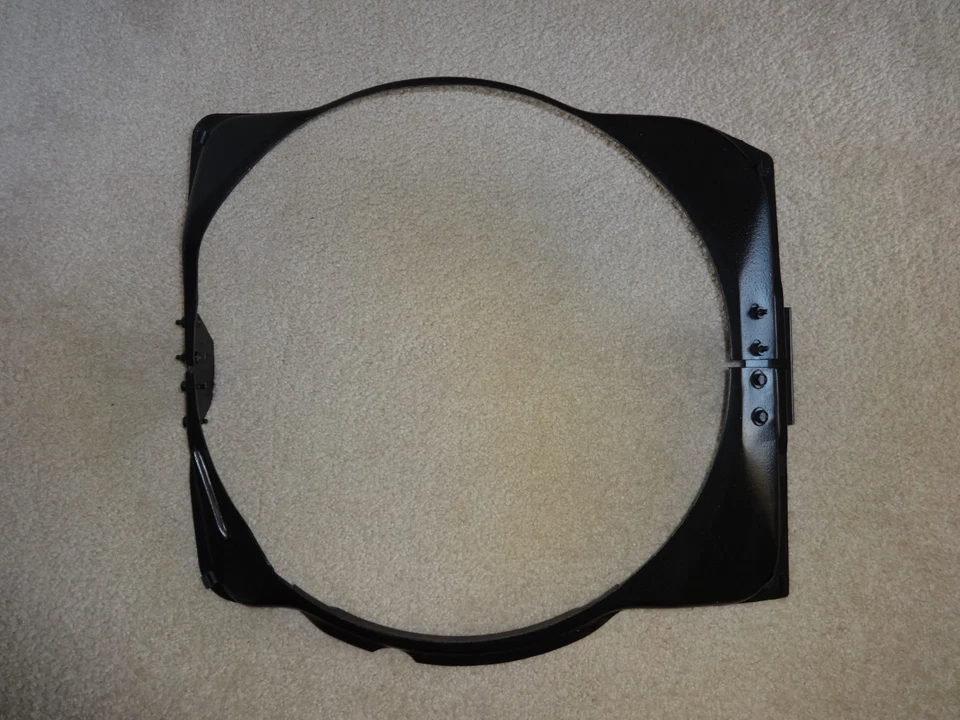 Chrysler Imperial 1960 cubierta de ventilador granallada, imprimada y pintada Foto 2 de 4