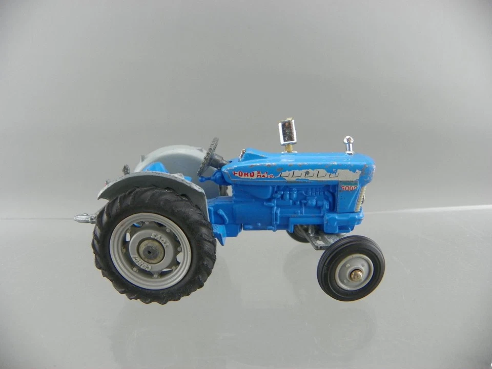 Vintage 1969 Corgi 74 Diecast 1/43 Scale Blue Ford 5000 Super Major Farm Tractor - Image 2 of 4
