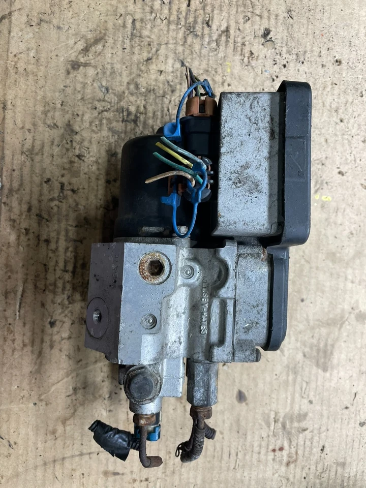 1996 1999 Chevrolet Tahoe s10 Blazer ABS Anti Lock Brake Pump OEM o8584 DG - Image 4 of 4