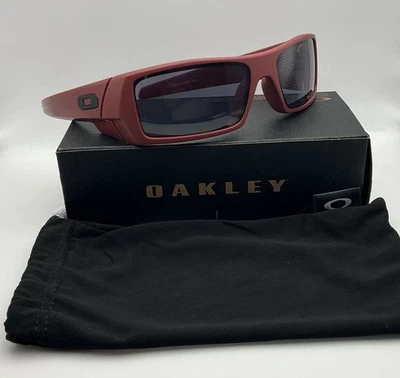 Gafas de sol Oakley Gascan rojo hierro gris prisma 9014 E4 ¡Nuevo color! - Imagen 1 de 4