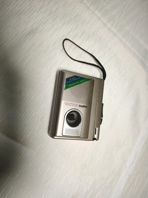Sanyo M-1110C Voice Activated Recording System Compact Cassette Recorder Silber