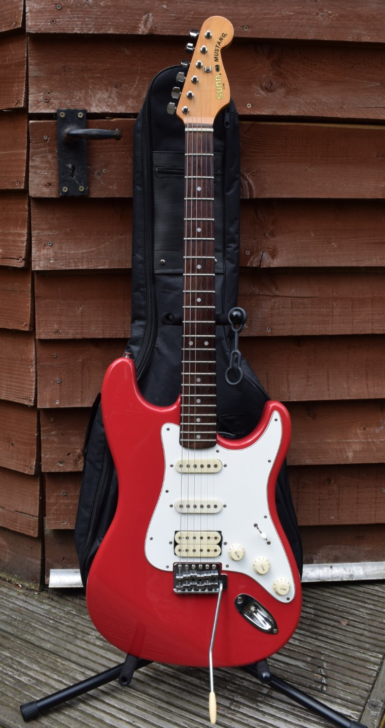 Vintage Sunn Mustang Electric Guitar By Fender FMIC - Fiesta Red 80s + case