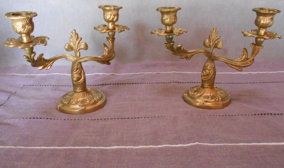 Ancienne Paire de Chandeliers Bougeoirs doubles Rocaille en bronze Super - Photo 2/4