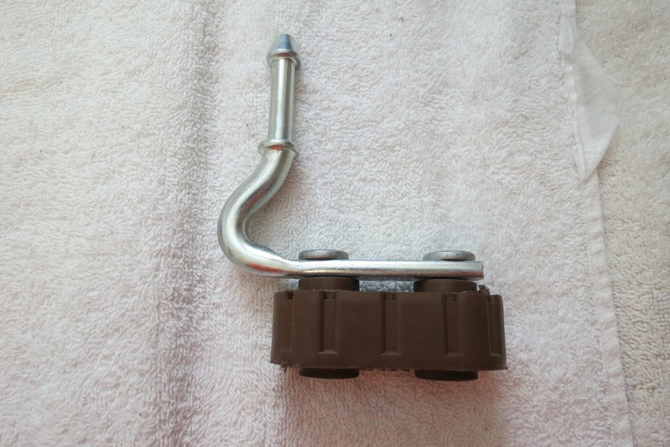 Soporte de suspensión de escape OEM NUEVO 03 2003 Ford E-150 E-350 SD 3C2Z-5A242-BA #637 Foto 4 de 4