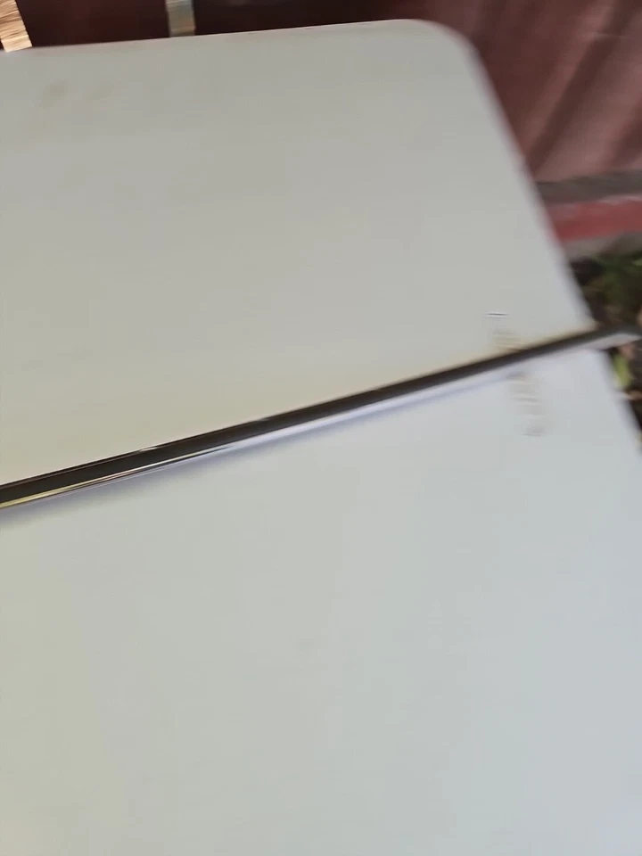 Cuarto de panel trasero Early Volvo 245 Wagon estilo delgado adorno línea de cinturón Foto 2 de 4