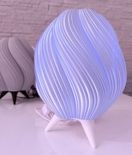 🌟 Swörly Design LampeModerne 3D Designer Tischlampe mit E27 Fassung