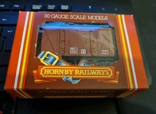 OO gauge HORNBY R242 BR 12 Ton VANWIDE VENTILATED VAN  B784690 Wagon BOXED