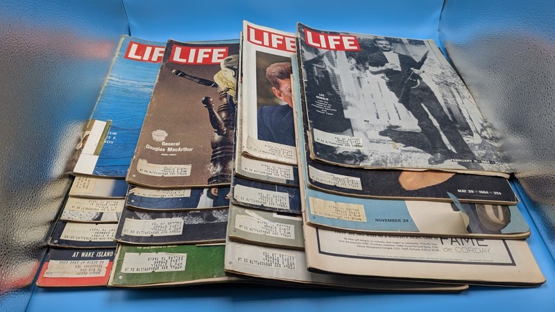 VTG LIFE Magazines Lot of 18 1950s-1960s JFK Kennedy Jackie O Galt Newman Moon