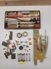 Faller H0 1:87 Karton B-184 (leer)  und Ausschmückungsteile  (28)