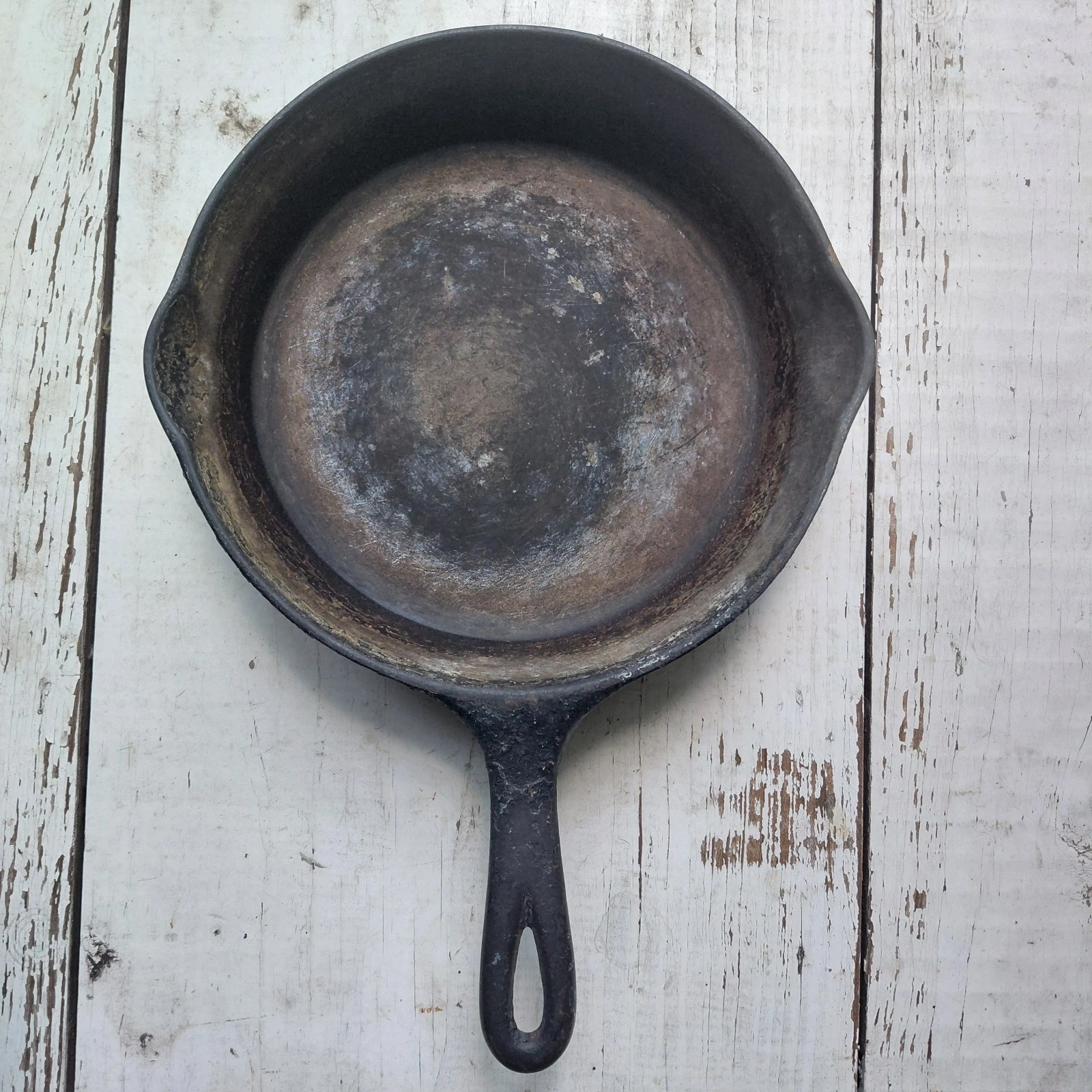Vintage Unmarked Wagner No. 6 (1056N) Cast Iron Skillet 9-⅝" – Needs Seasoning,