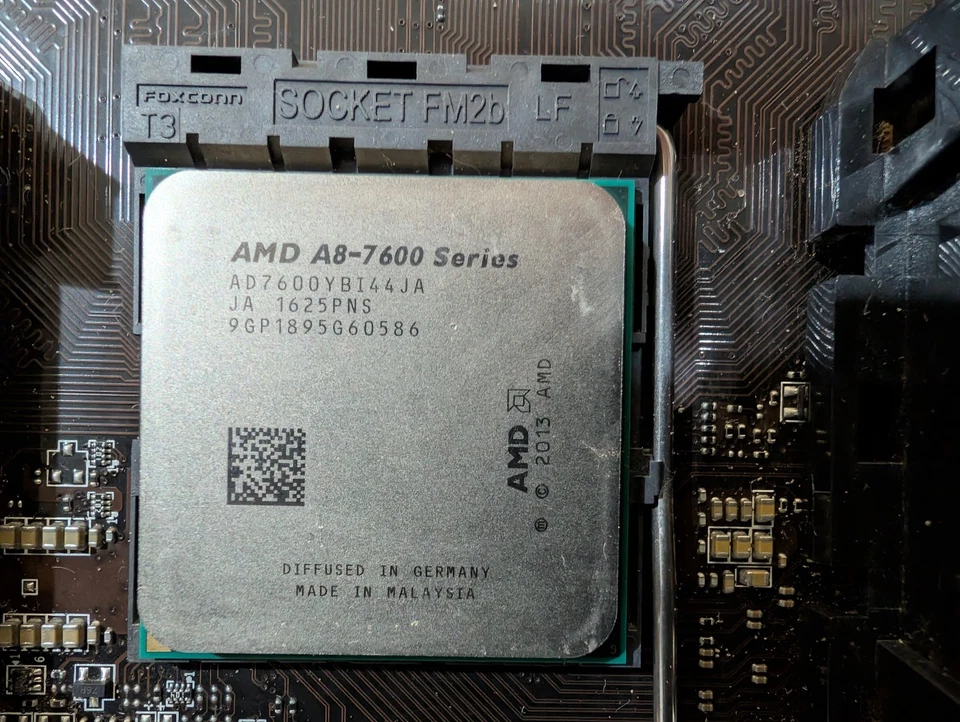 MSI A68HM-E33 V2 MicroATX Motherboard AMD A8 CPU 4GB RAM Heatsink Fan IO Shield - Image 4 of 4