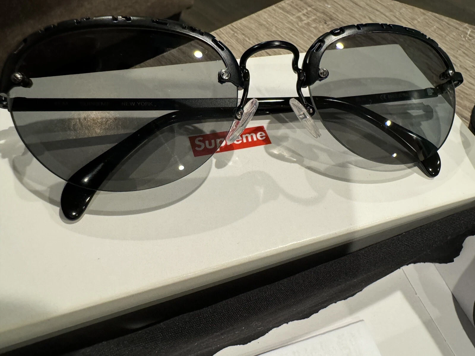 Lunettes de soleil Supreme Elm « Noir » SS23