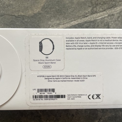 Apple Watch SE First Generation 40mm Space Grey Smashed Screen - Zdjęcie 4 z 5