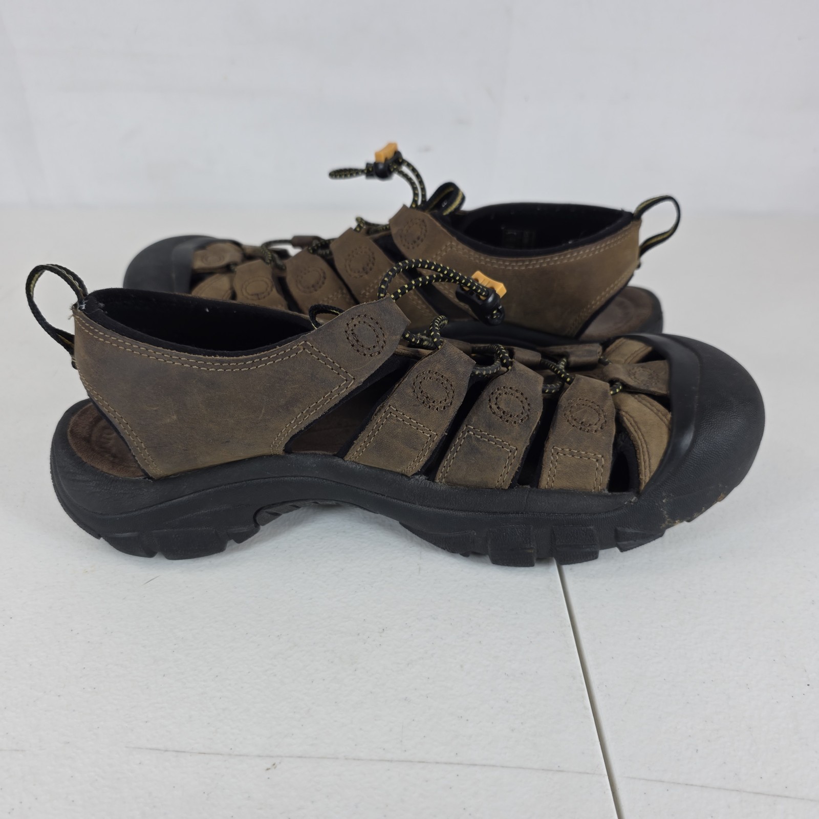 Sandali Keen Newport H2 impermeabili punta chiusa trail escursionismo marroni da uomo taglia 9