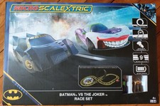 Micro Scalextric G1155M Batman gegen Joker 1:64 Slotcar Rennbahn mit 2 Autos NEU