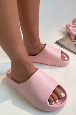 WOMENS LADIES DESIGNER SLIPON SLIDERS RUBBER SLIDES COMFY SUMMER HOLIDAY SANDALS