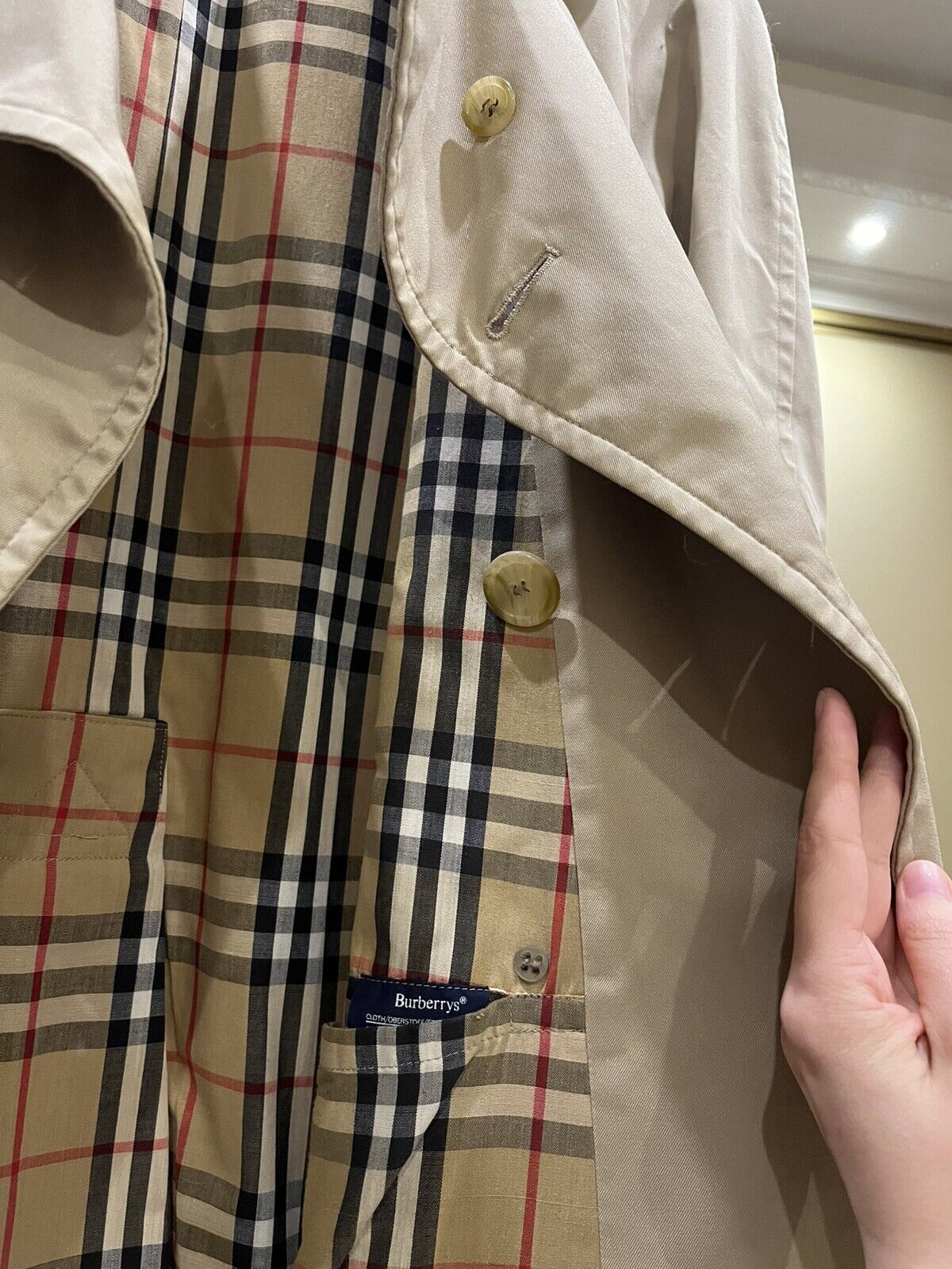 Conheça a Burberry - a icônica marca de luxo britânica do trench coat -  Etiqueta Unica