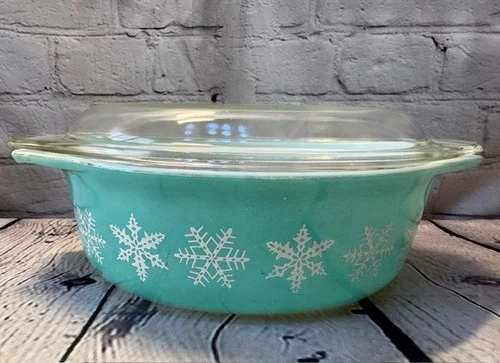 Vintage Pyrex Mint Turquoise Blue 1 1/2 Qt #043 Snowflake Casserole Dish w/ Lid