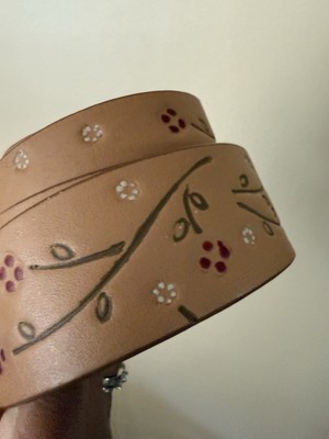 Vintage Y2K DKNY Floral Flower Embossed Tan Leather Belt  display picture 3
