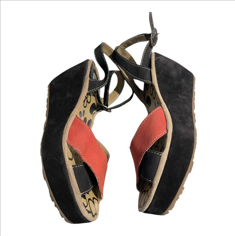 Sandalias Fly London de gamuza con detalles rojos y negros UE 39/EE. UU. 8 Foto 3 de 4