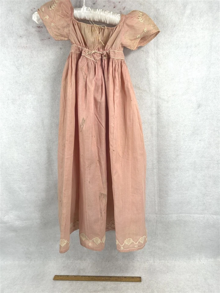 antiguo vestido infantil algodón rosa cordón cuello, cintura, historia Abby Hing 1832 Foto 3 de 4