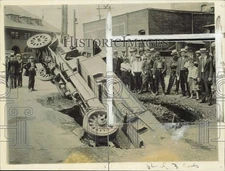 1920 Press Photo Truck Fallen Into Hole in Street, Scranton, Pennsylvania