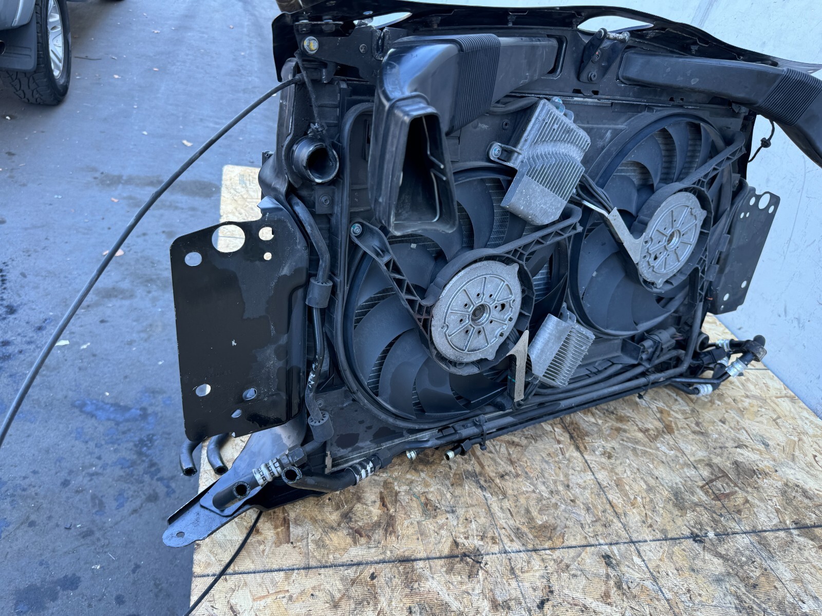 RADIATOR SUPPORT ENGINE FAN AC CONDENSER  BENTLEY FLYING SPUR GT GTC (2004-2012)