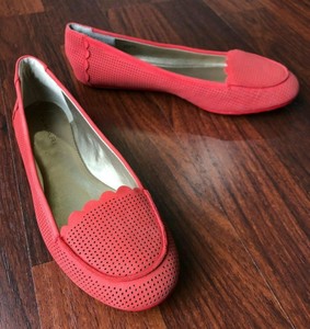 tahari flats