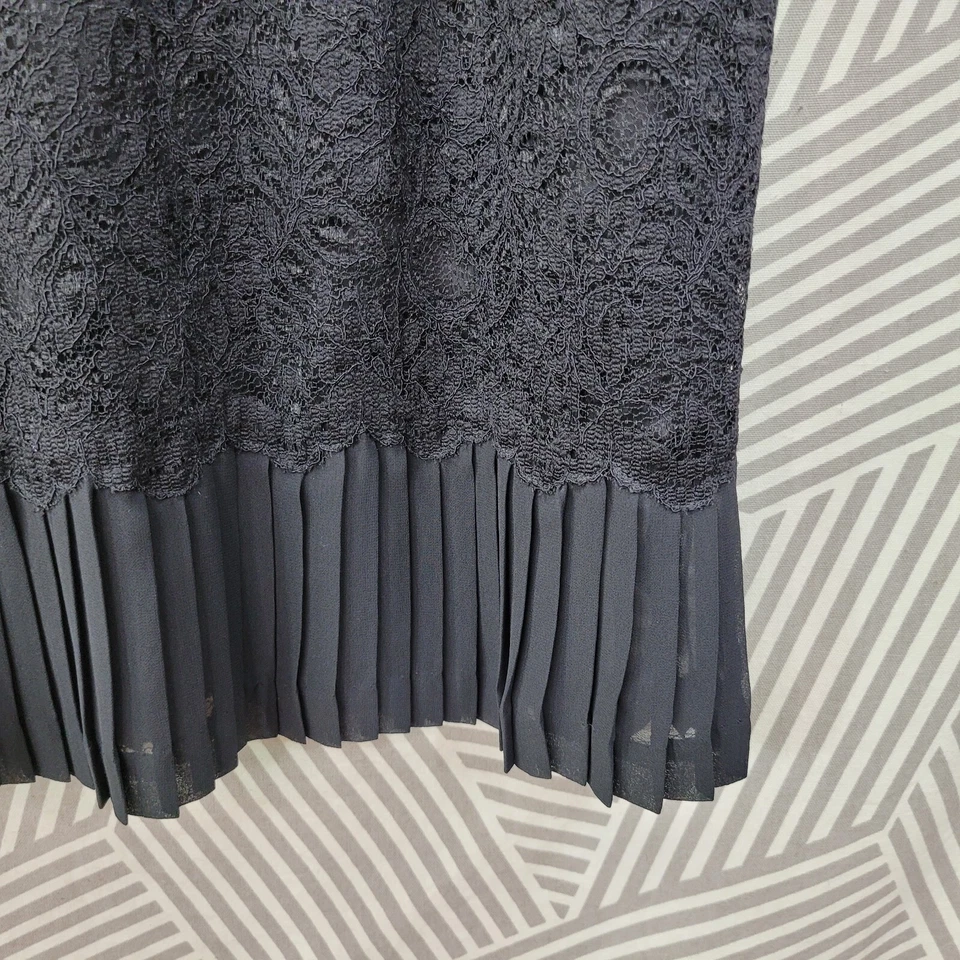 Vestido Bandolino tamanho 4 noite coquetel bainha renda LBD evento especial plissado - Imagem 4 de 4