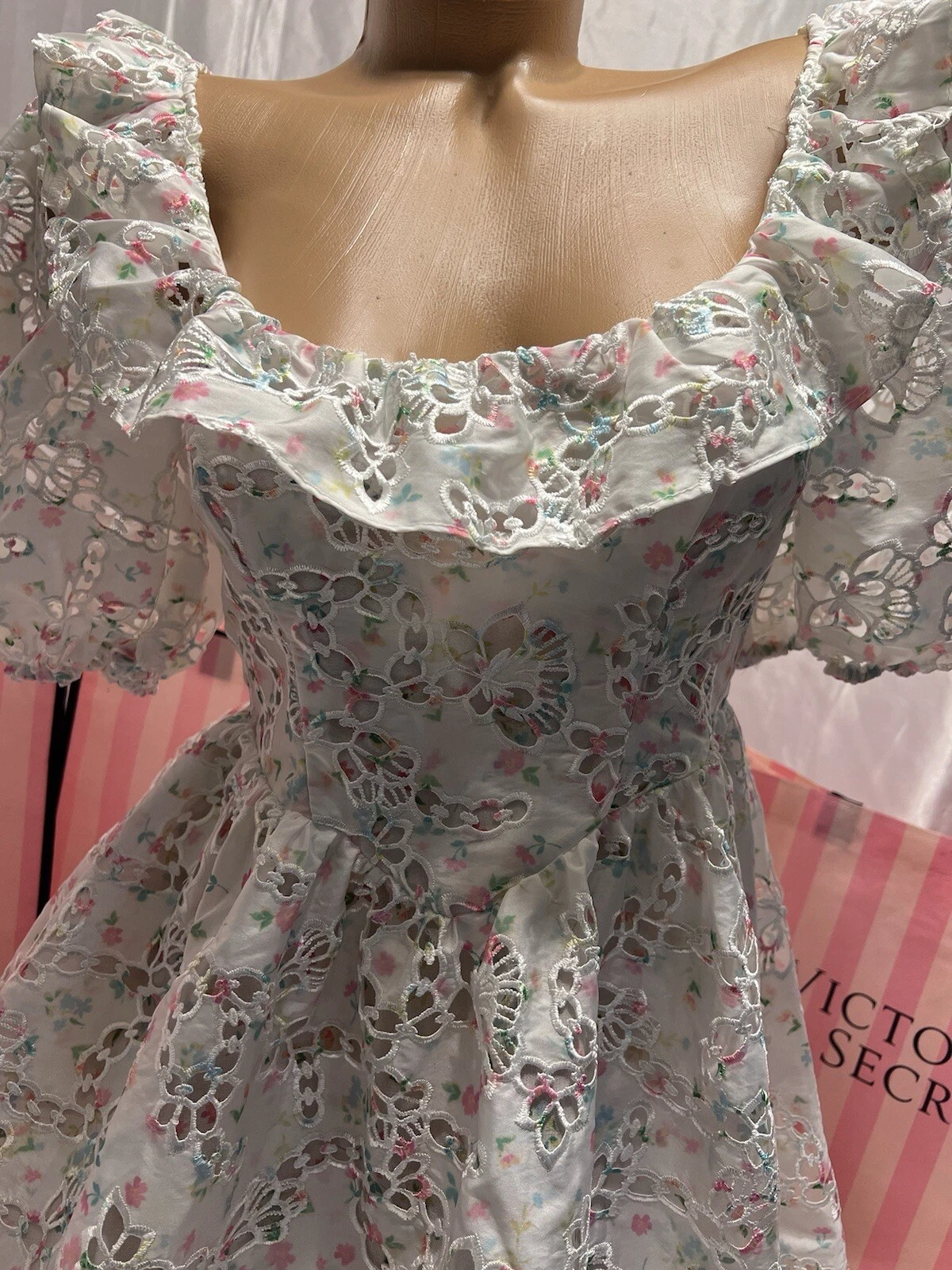 UNDERCOVER FOR LOVE & LEMONS per Victoria Secret Mini Abito Magnolia Bianco Floreale Piccolo