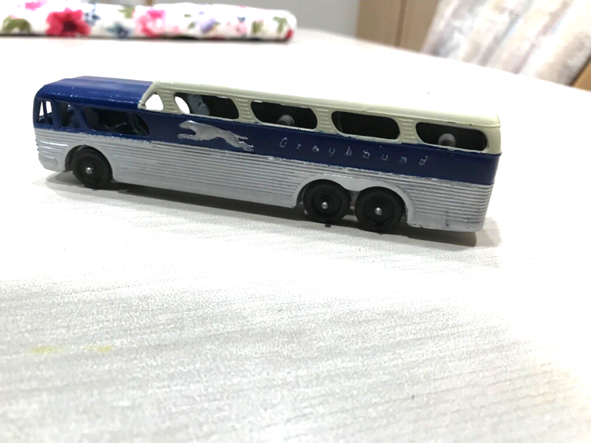 Vintage Tootsie toy Greyhound Diecast Bus Scenicruiser Chicago 24