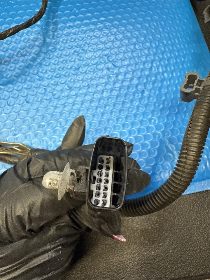 Arnés de cables para carrocería de equipaje trasero Toyota Prius Prime 2024 82162 OEM Foto 4 de 4