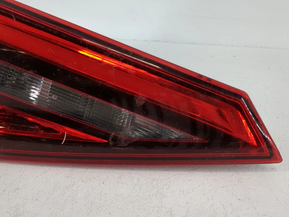 Luz trasera lateral derecha Infiniti Qx30 2017-2019 pasajero OEM JR69J Foto 2 de 4