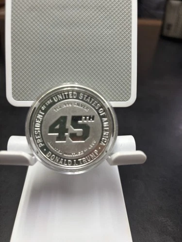 Donald Trump 45th Presidential Commemorative 1  Oz.  .999 Fine Silver Coln
