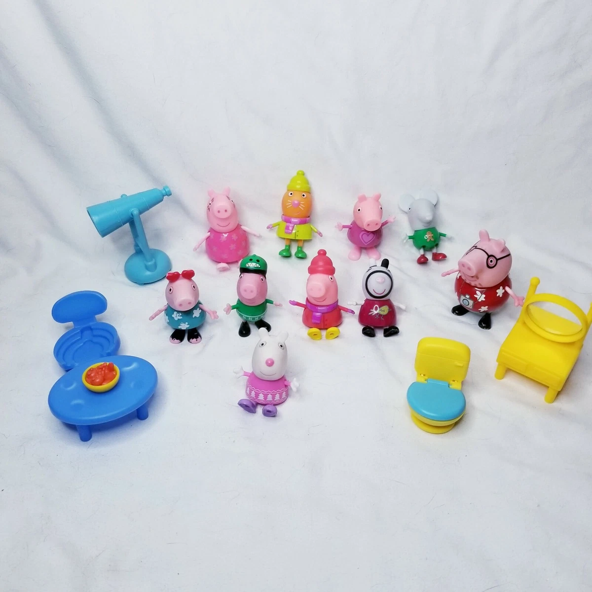 lot of 15 PEPPA PIG family toy figures excellent condition