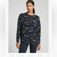 Athleta-M-blue/black camo-crewneck, pull over sweatshirt. 632058.