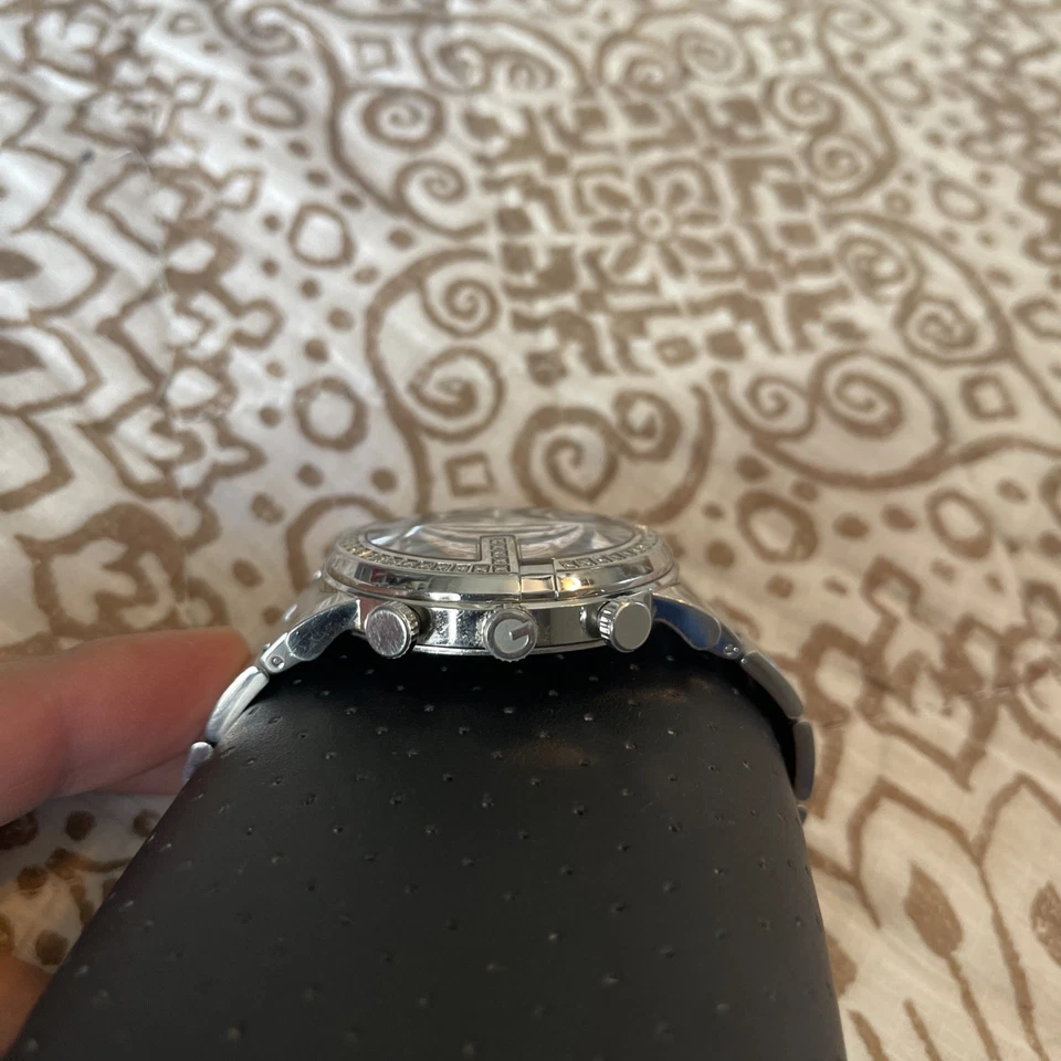 Reloj Gucci Cronoscopio Fábrica Bisel Diamante Esfera Negra Serie 101M Foto 3 de 4