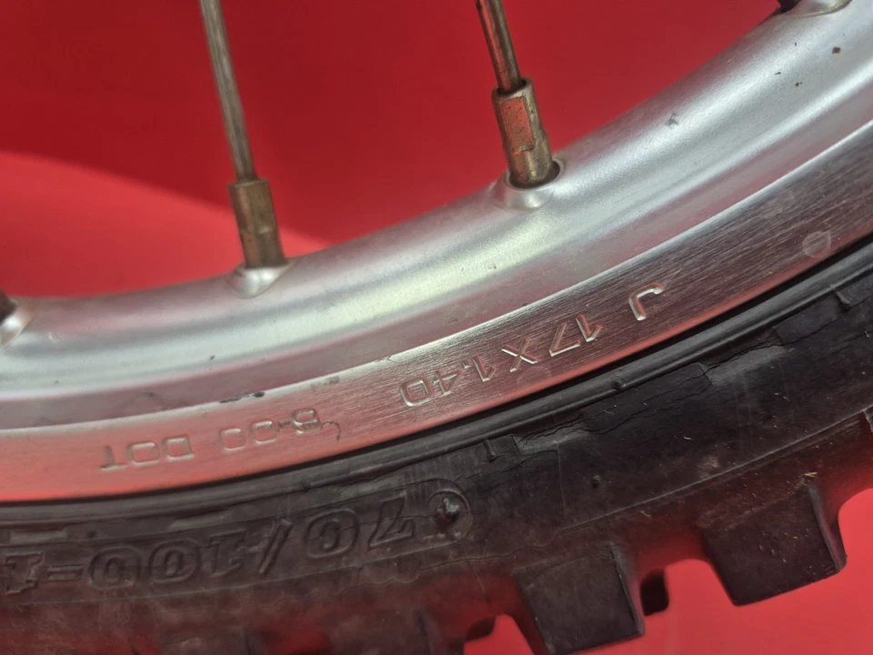 Conjunto de buje y eje de rueda delantera y neumático Honda CR80 1996-2002 17 pulgadas Foto 2 de 4