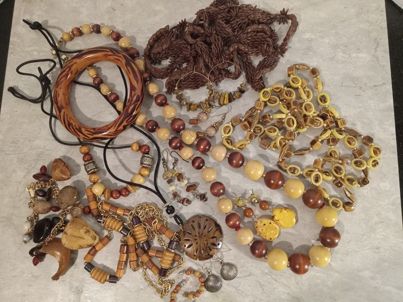 Mixed Lot Of 20 Necklaces Earrings Bracelets Brown Tones 
