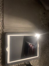 Apple iPad Pro 1st Gen. 32GB, Wi-Fi, 9.7 in - Silver
