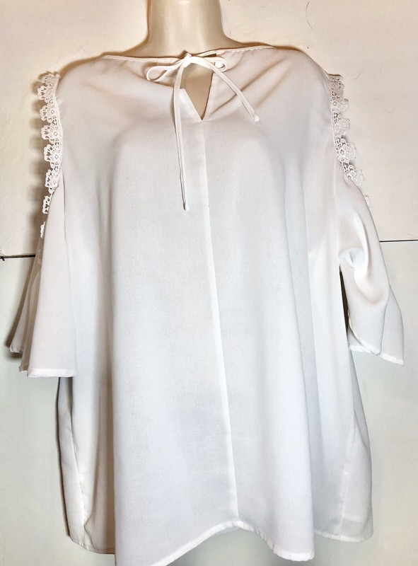 FASHION COLLECTION WOMENS PLUS SIZE 2X TOP NWOT WHITE LACED OPEN  SHOULDER 