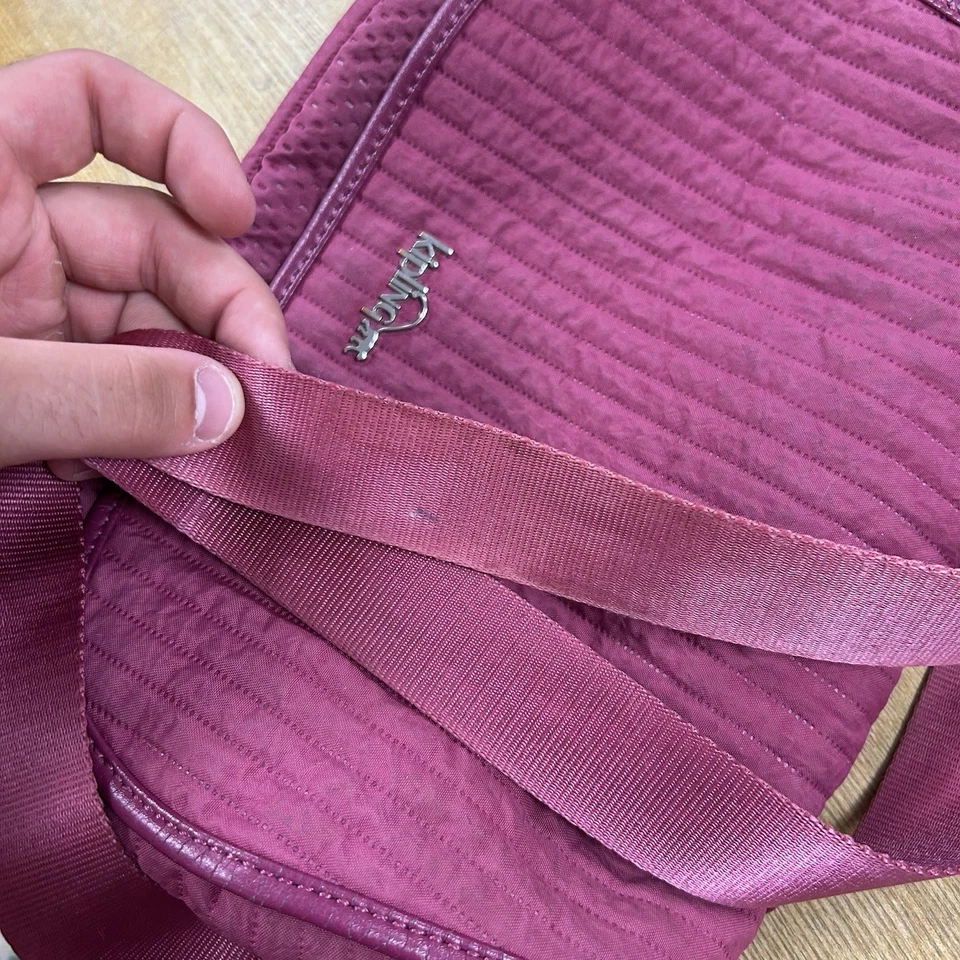 Kipling Louna Bandolera Bolso de Hombro Cartera Sangría - Precio de venta sugerido por el fabricante $139 - Usado Foto 4 de 4