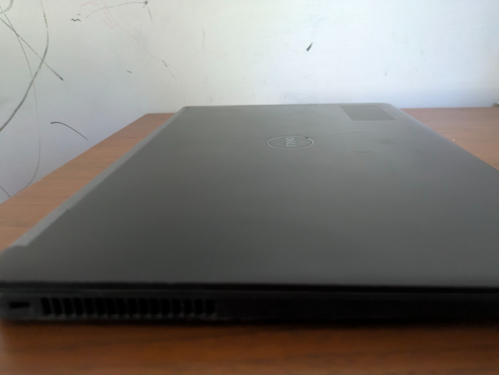 Dell Latitude E7470, 14-Inch Laptop, with Intel Core i7, 256 GB SSD (Solid State Drive), Windows 10 Pro