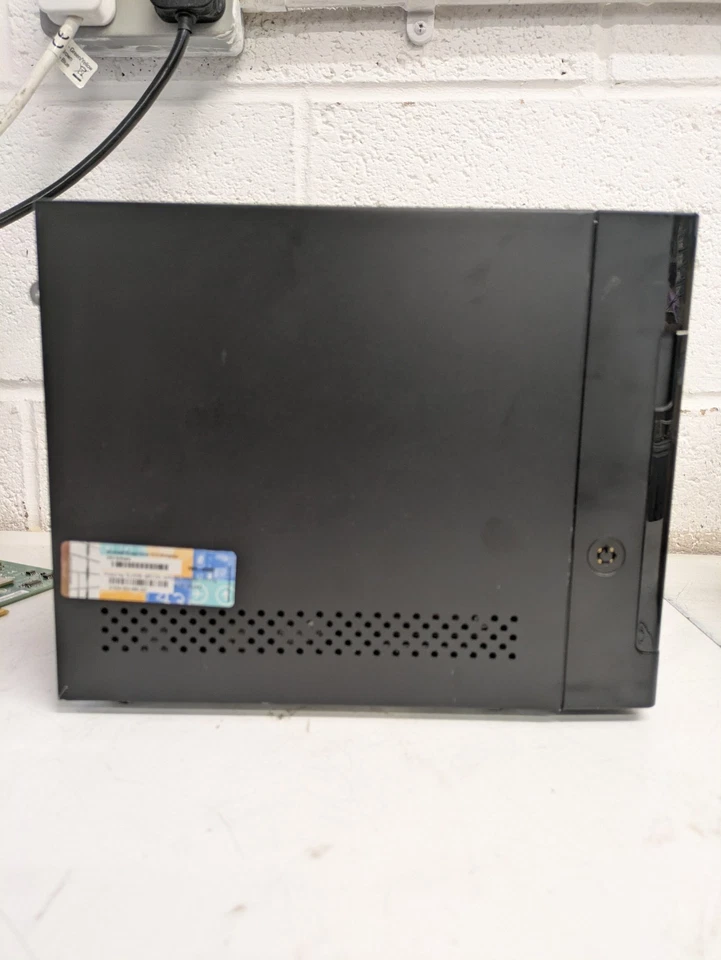 Seagate Business Storage Server 4-Bay NAS - SRN04W NO PSU or HDD, Caddy+ VAT INC - Image 3 of 4