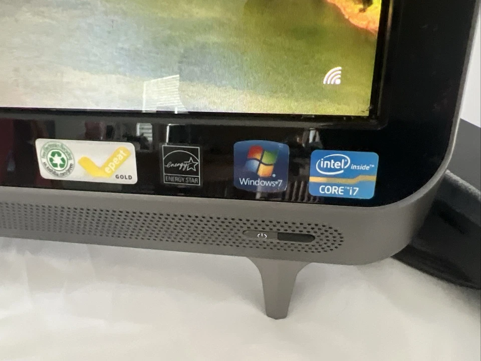 PC Toshiba LX835-D3207 23" AIO Intel Core i7 3610QM @ 2,3 GHz 6 GB 1 TB HD Win 10 H Foto 3 de 4