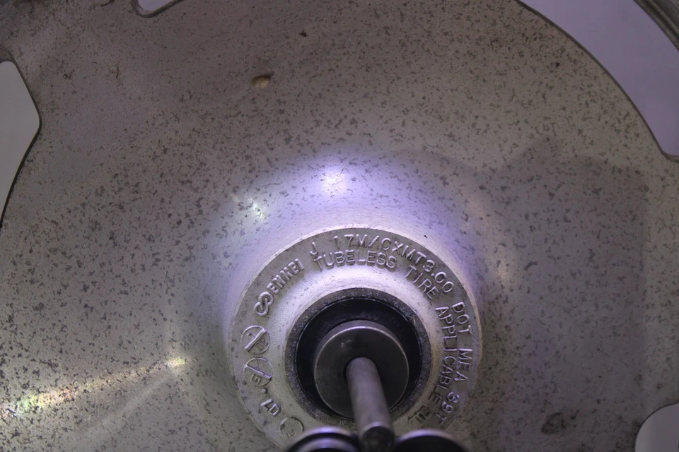 2007 Honda VTX1300R FRONT WHEEL RIM Straight Foto 2 de 4