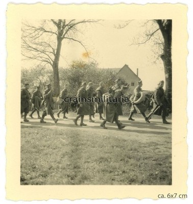 Orig. Foto Kolonne franz. Gefangene in Frankreich 1940