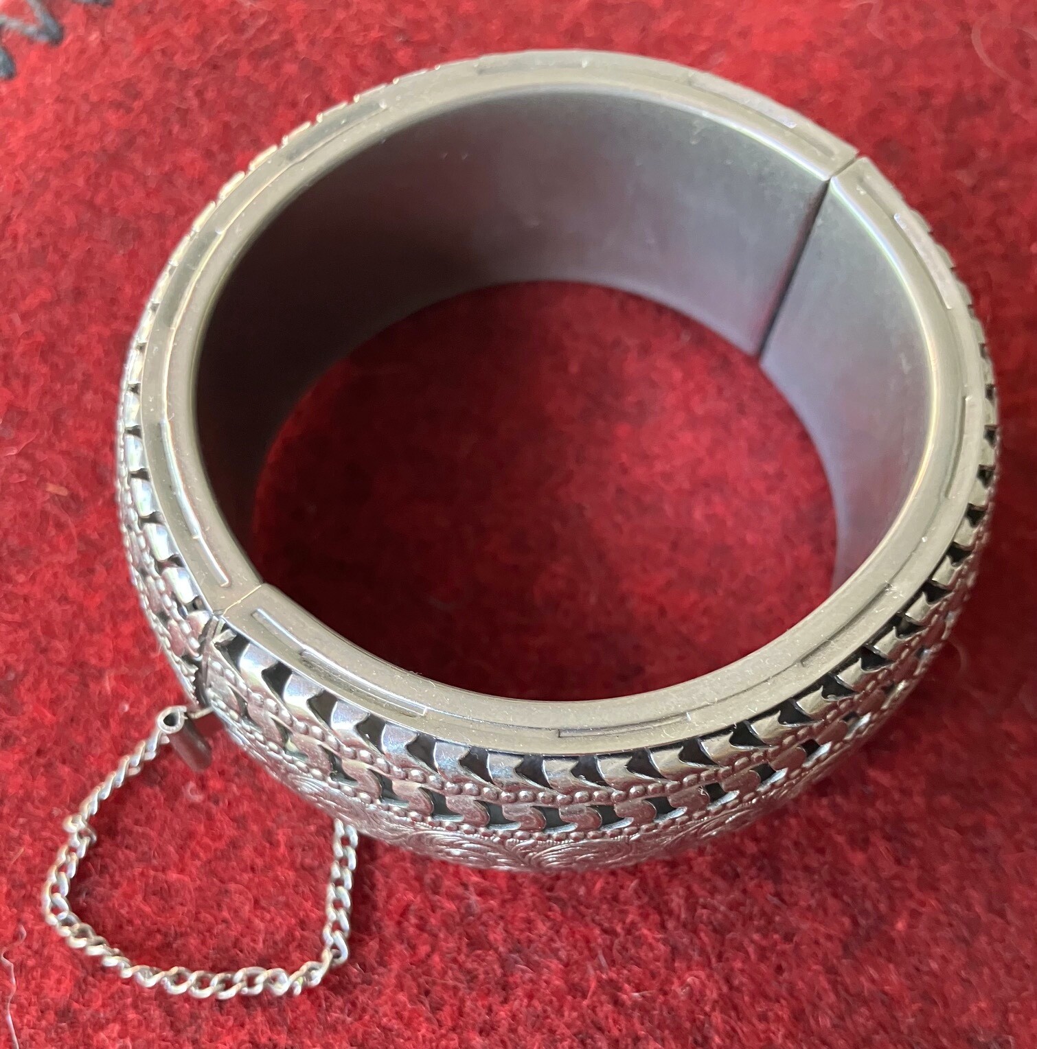 Gorgeous, Vintage & Solid Hinged Clamp Bangle Bra… - image 6