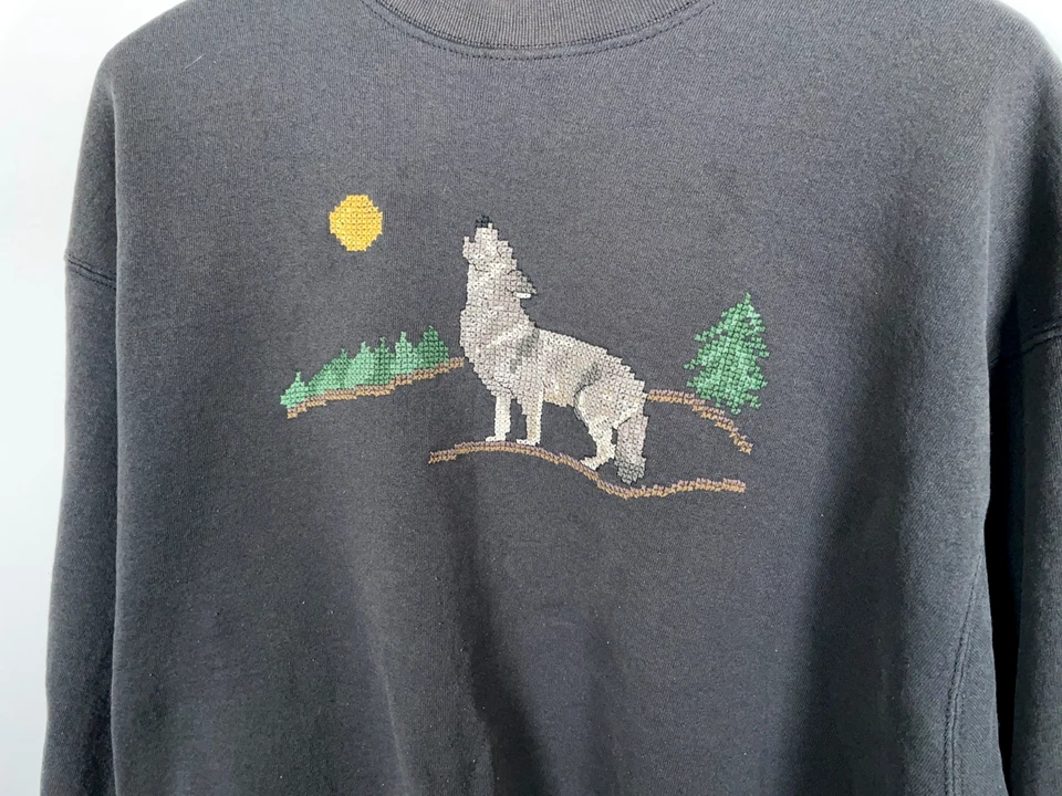 90s Cross Stitch Wolf Sweatshirt Adult 2XL Black Crewneck Embroidered 50/50 - Image 4 of 4