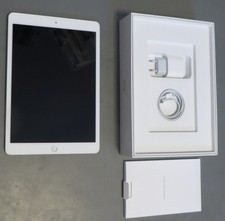 Original iPad 8th Generation silber 128GB 10,2 Zoll Wi-Fi komplett in OVP 8 th